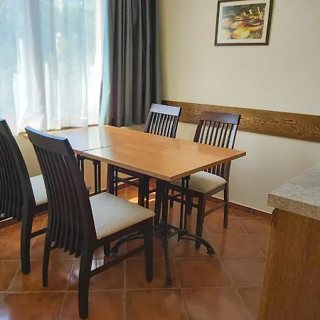 Golden House * غولدن ساندز