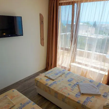 Golden House غولدن ساندز