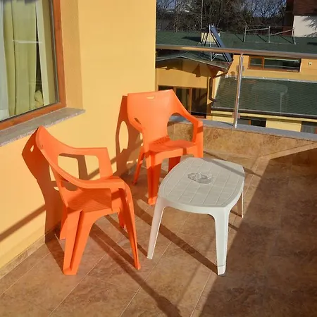 Golden House * غولدن ساندز