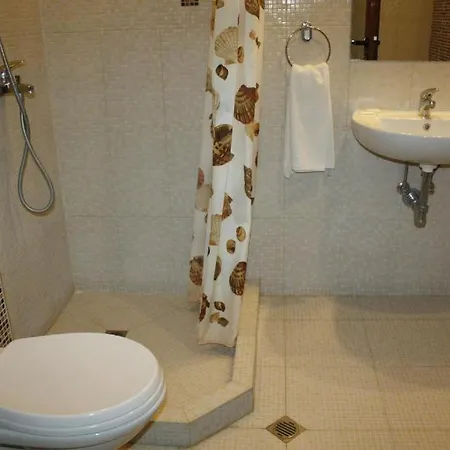 Golden House Apartment *