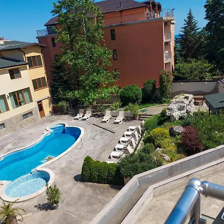 Апартамент Golden House *